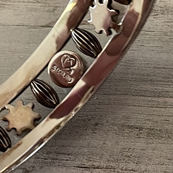 Beautiful Mars & Valentine Bangle Bracelet. - Picture 6 of 6